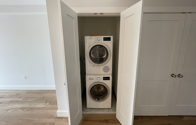 1 bed, 1 bath, 863 sqft, $3,400, Unit 503