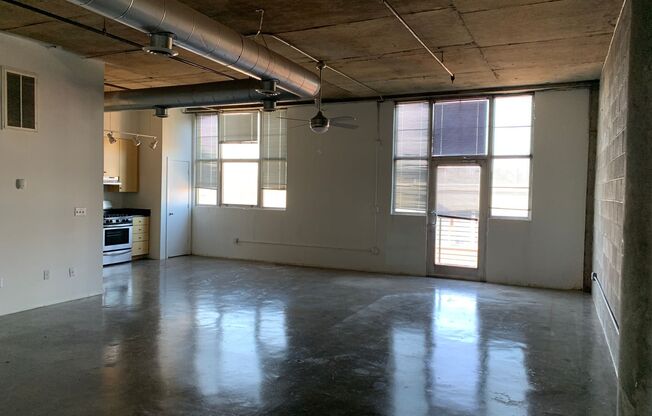 Studio, 1 bath, 950 sqft, $1,780, Unit A-413