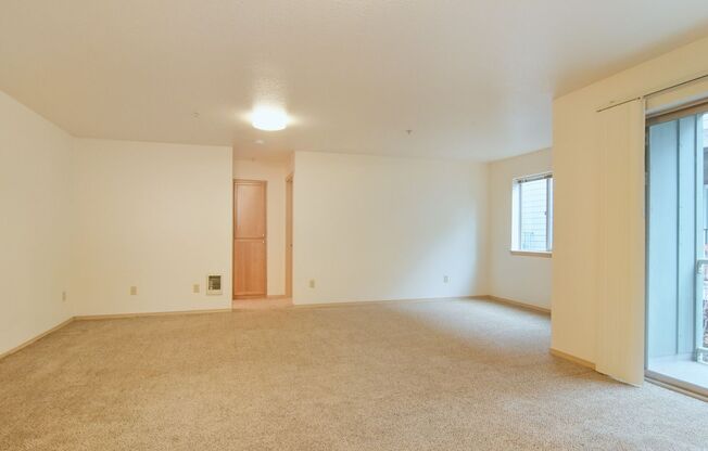 2 beds, 1 bath, $1,600, Unit 7