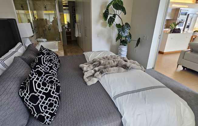 2 beds, 2 baths, $6,040, Unit # 2512