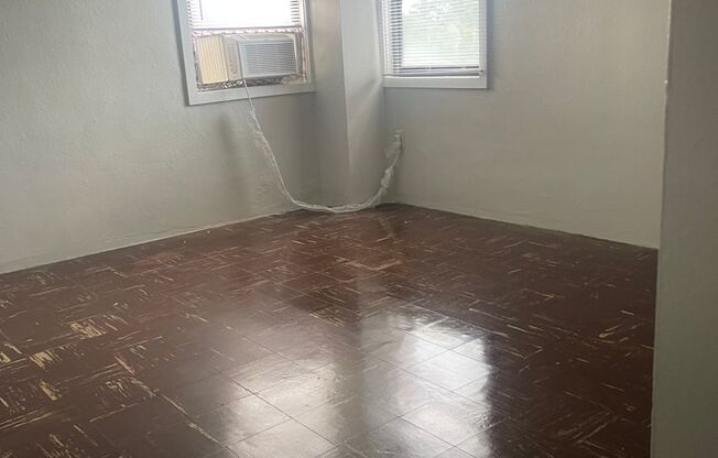 2 beds, 1 bath, 820 sqft, $1,300, Unit 07F