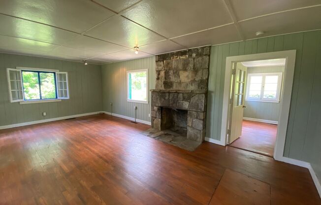 Fairview - Charming One Bedroom Cottage at Hickory Nut Gap Farm!