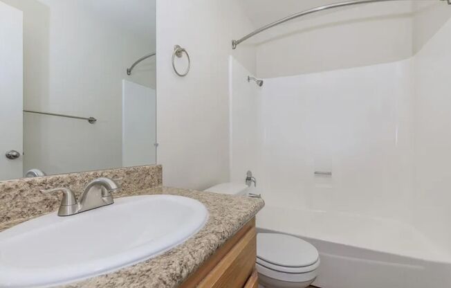 2 beds, 1 bath, 760 sqft, $1,435, Unit 06-106