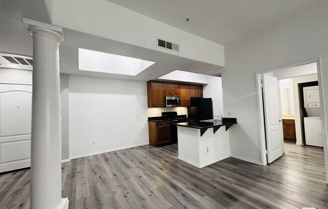 2 beds, 2 baths, 1,000 sqft, $4,100, Unit 312