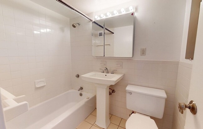 1 bed, 1 bath, 947 sqft, $3,300, Unit 12F