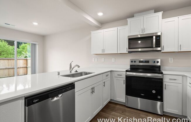 Beautiful NEW CONSTRUCTION 3 Bedroom, 2.5 Bath Single-Family Home on a Prime Corner Lot for Rent!