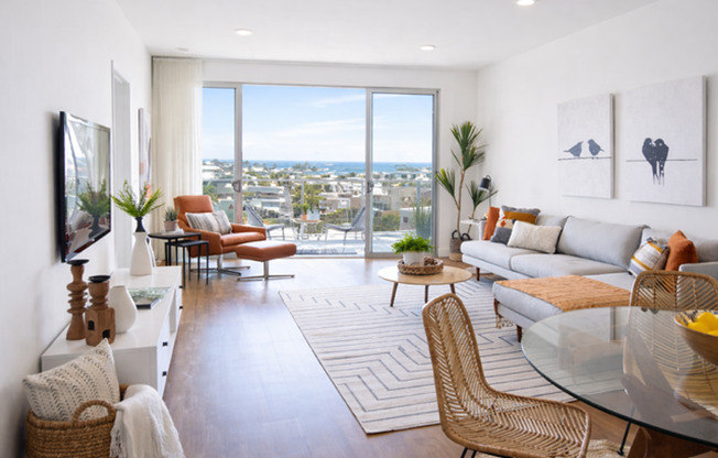 733 N Hudson Ave Apt 203