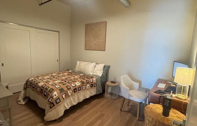 2 beds, 1 bath, 991 sqft, $2,350, Unit 415