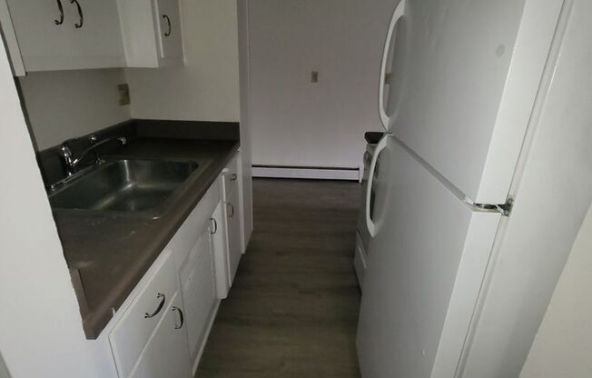 1 bed, 1 bath, 600 sqft, $925, Unit 12