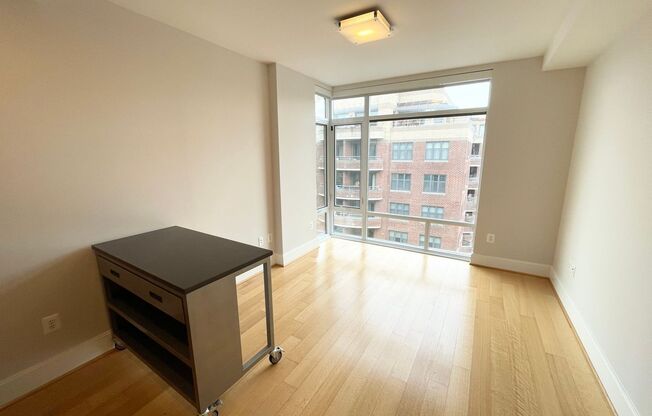 1 bed, 1 bath, $2,850, Unit 812