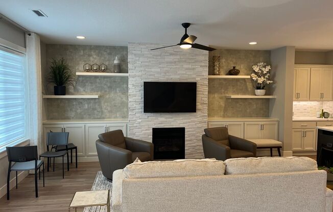 LIKE NEW End Unit Prairie Commons Luxury Townhome for Lease - 10801 NE 119th Pl