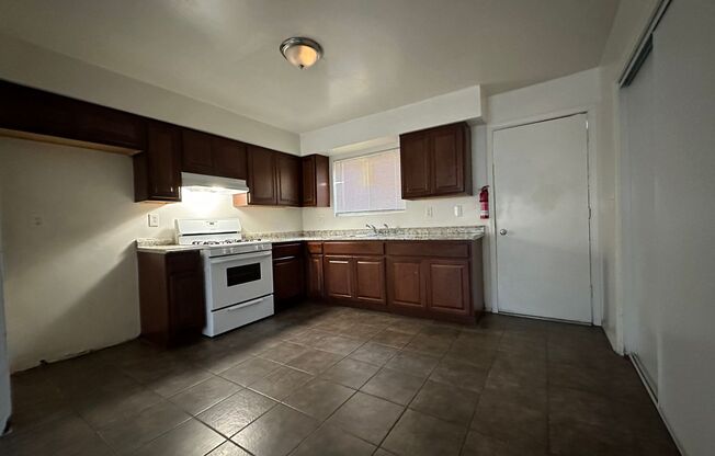 2 beds, 1 bath, 850 sqft, $995