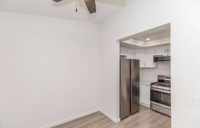 2 beds, 2 baths, 880 sqft, $3,020