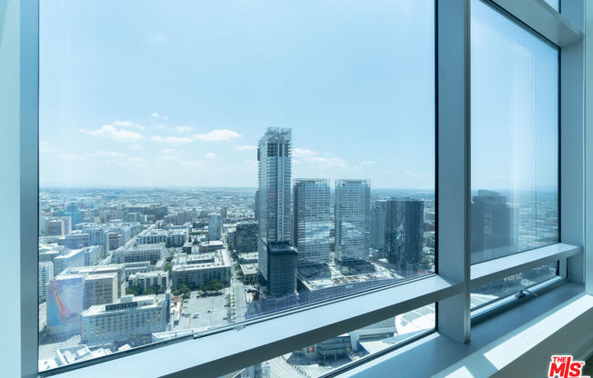 1 bed, 1.5 baths, 1,150 sqft, $5,500, Unit 41E