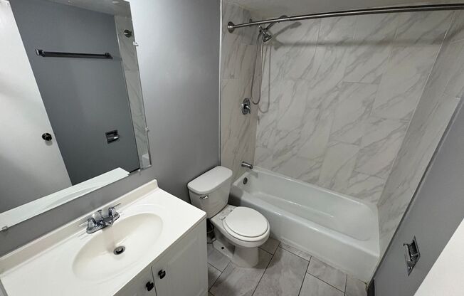 2 beds, 1 bath, 1,080 sqft, $820, Unit #17