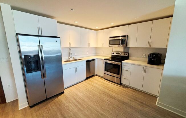 2 beds, 2 baths, $4,300, Unit # 2111