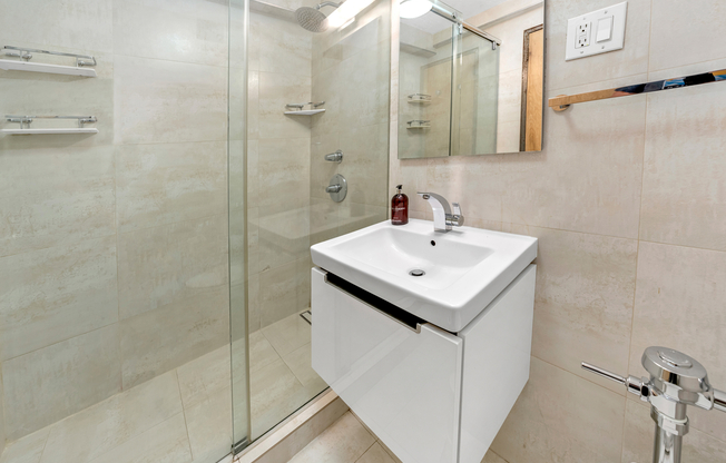 1 bed, 1 bath, $3,300, Unit 1H