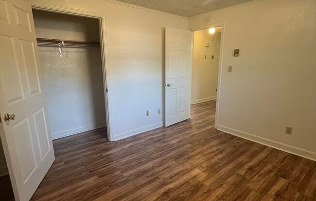 2 beds, 1 bath, 903 sqft, $1,140, Unit M-9