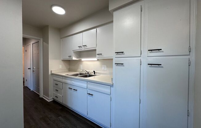 1 bed, 1 bath, 815 sqft, $795, Unit Apt. 8