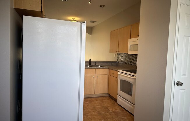 1214 S BCH CIR