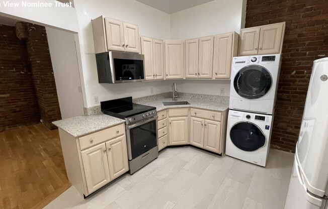1 bed, 1 bath, $2,700, Unit 1R