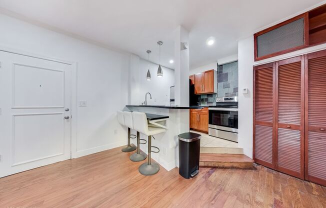 Walk to the Beach – Bright 1Bedroom/1 Bathroom Apartment