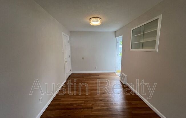 1050 WYCOMB DR