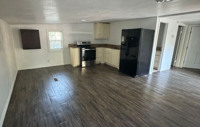 2 beds, 1 bath, 700 sqft, $1,195