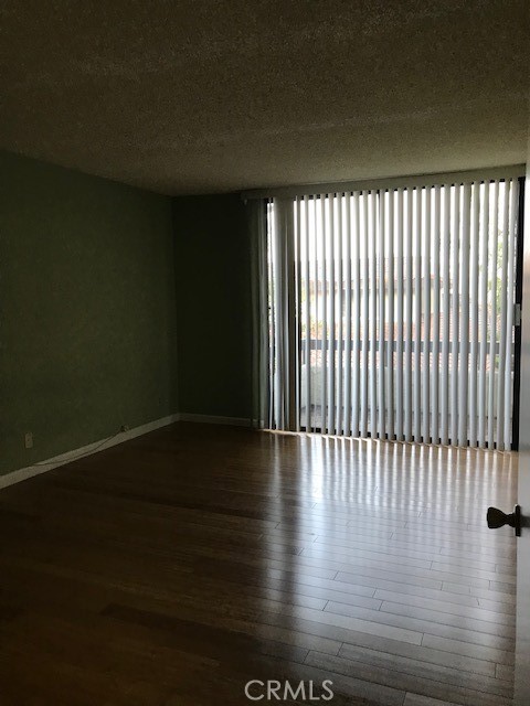 2 beds, 2.5 baths, 1,261 sqft, $3,000