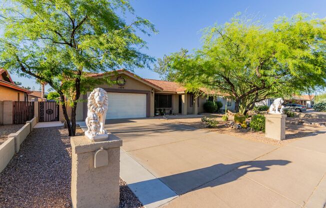 Furnished home located in ideal Tempe location!