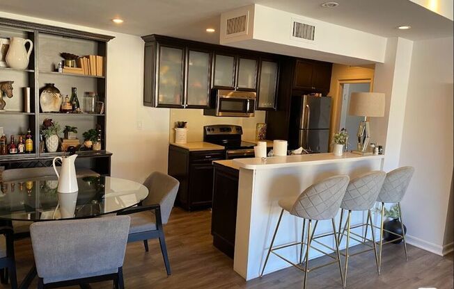 1 bed, 1.5 baths, 998 sqft, $3,500, Unit 503