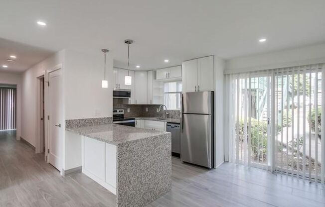 2 Bed/1 Bath La Mesa- 1st Month Free Move in Promotion!