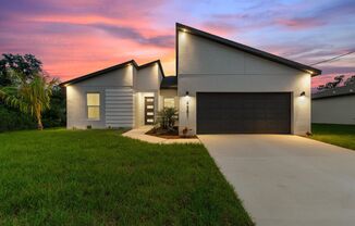 Deposit-Free! Modern, energy efficient home with ALL of the upgrades! North Port