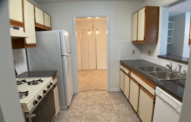 1 Level 2 Bed, 2 Bath Condo in the heart of Raleigh!