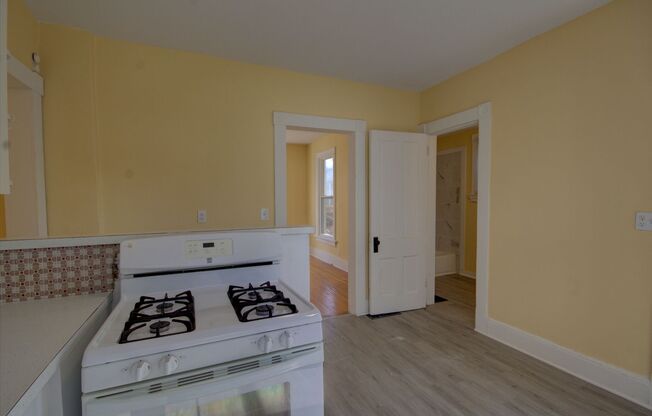 1 bed, 1 bath, 1,000 sqft, $795, Unit lower