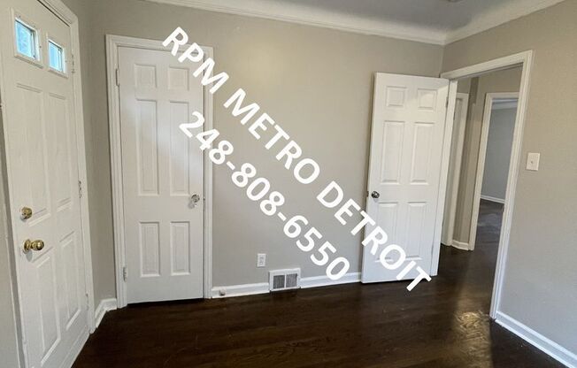 3 beds, 1.5 baths, $1,400, Unit (RRR)