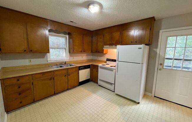 2 beds, 1 bath, $795, Unit 1135 Bridges Unit C