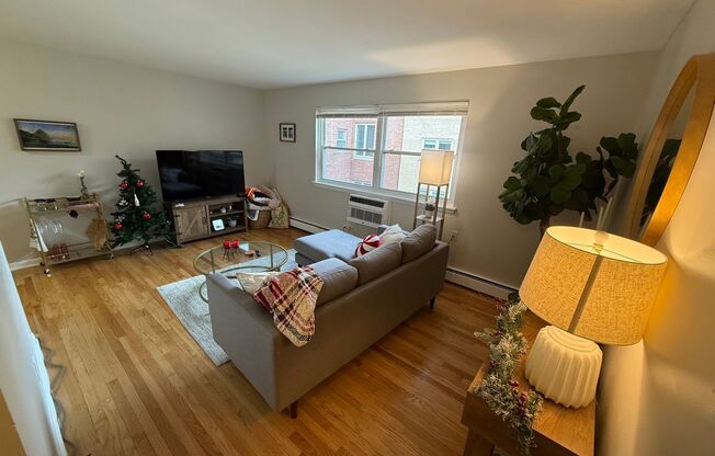 1 bed, 1 bath, $1,905, Unit 551