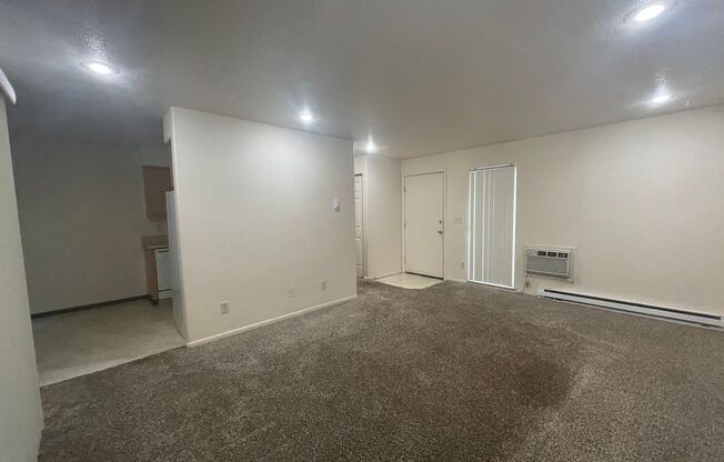 2 beds, 1 bath, $1,050, Unit #9