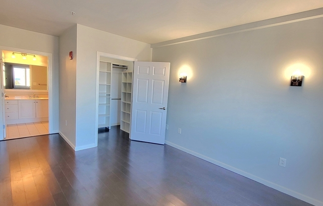 1 bed, 1.5 baths, 1,083 sqft, $2,600, Unit 602