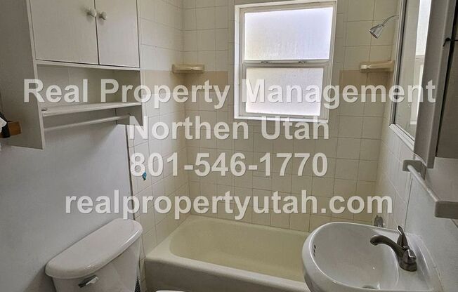 2 beds, 1 bath, $1,100