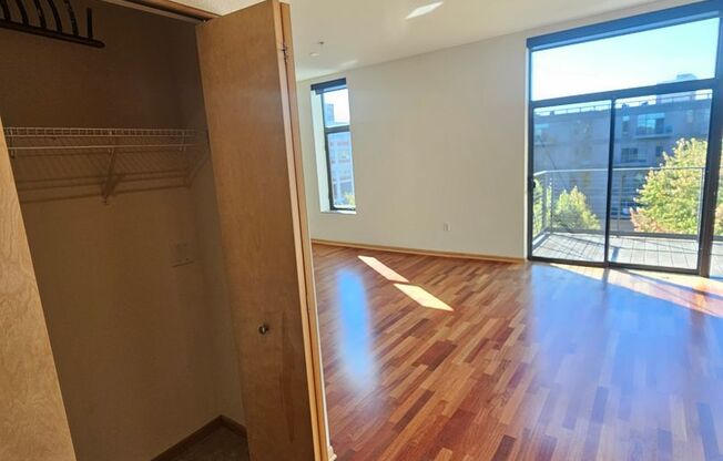 1 bed, 1 bath, 729 sqft, $1,800, Unit 411