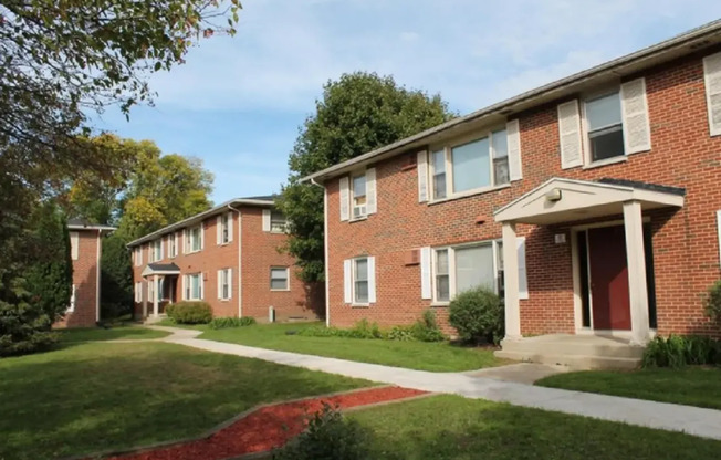 2 beds, 1 bath, 915 sqft, $1,395