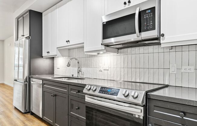 Studio, 1 bath, 828 sqft, $2,775, Unit 105