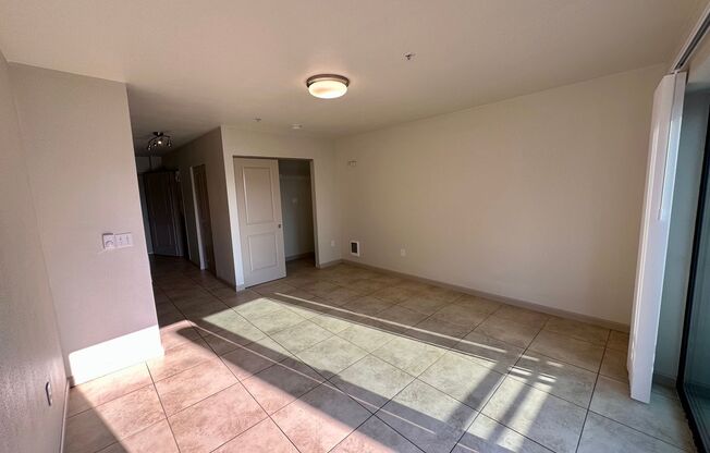 Studio, 1 bath, 430 sqft, $1,599, Unit Unit 302