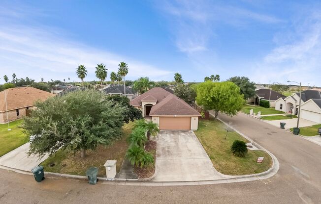 3 Bed/2.5 Bath/2 Car Garage off Bass Blvd. in Harlingen