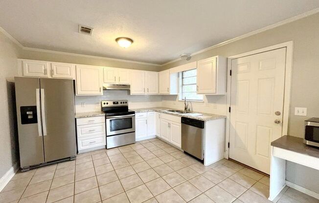 3 beds, 1 bath, $1,550