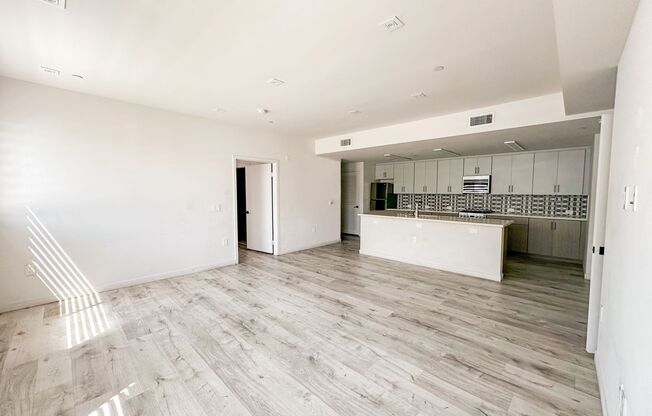 2 beds, 2 baths, 1,172 sqft, $3,435
