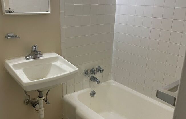 1 bed, 1 bath, 430 sqft, $1,400, Unit 314