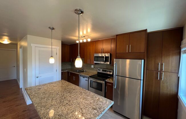 2 beds, 1 bath, $2,550, Unit 16